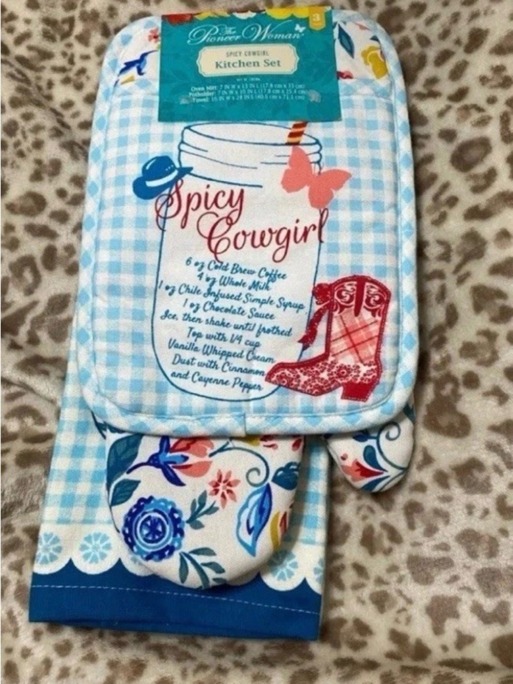 Pioneer Woman Spicy Cowgirl Kitchen Towel and Oven Mitt Set